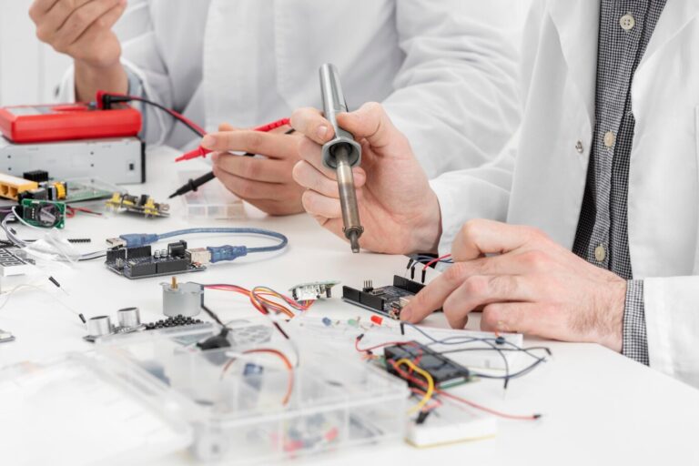 Engenharia de Microcontroladores PIC Aplicada à Educação